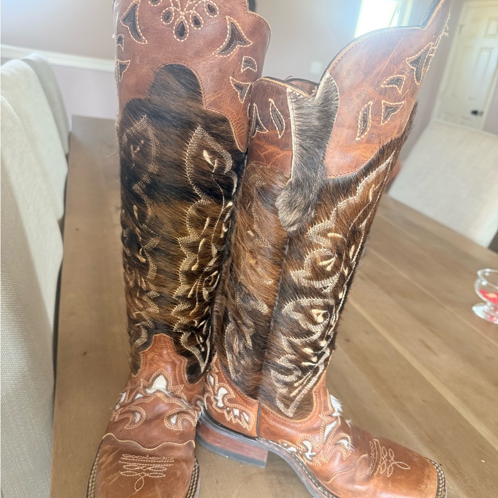 Lacy hair on hide Brown and Black Western Cowboy Boots - Picture 2 of 5